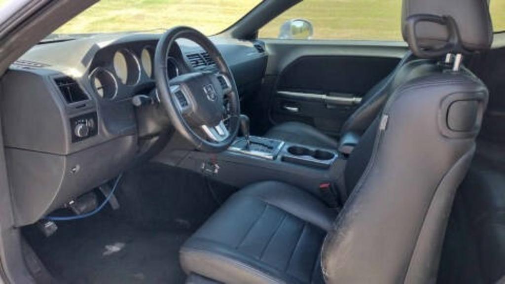 2013 Dodge Challenger SXT photo