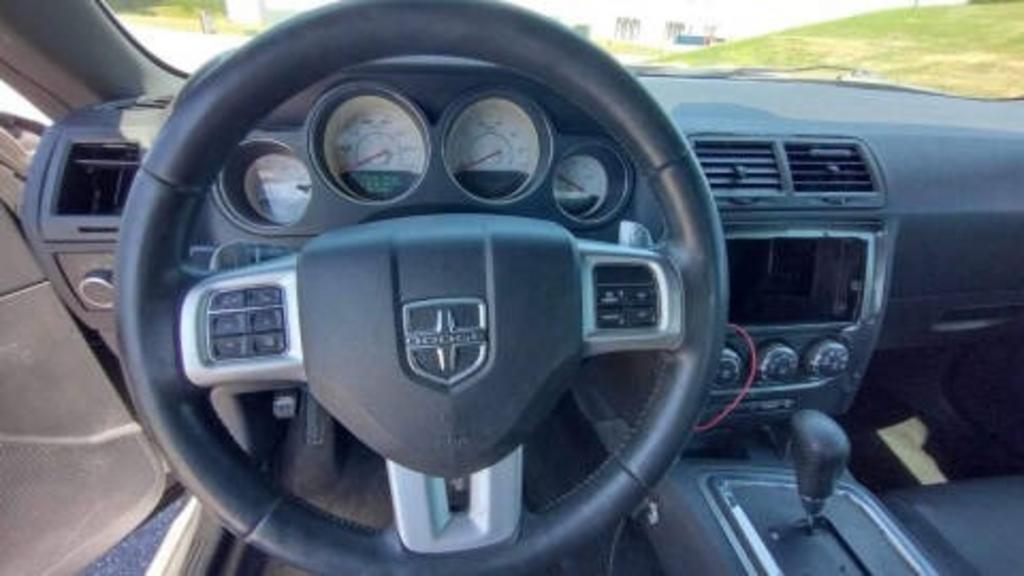 2013 Dodge Challenger SXT photo
