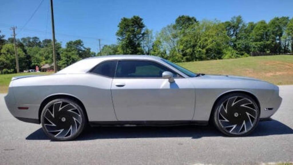 2013 Dodge Challenger SXT photo