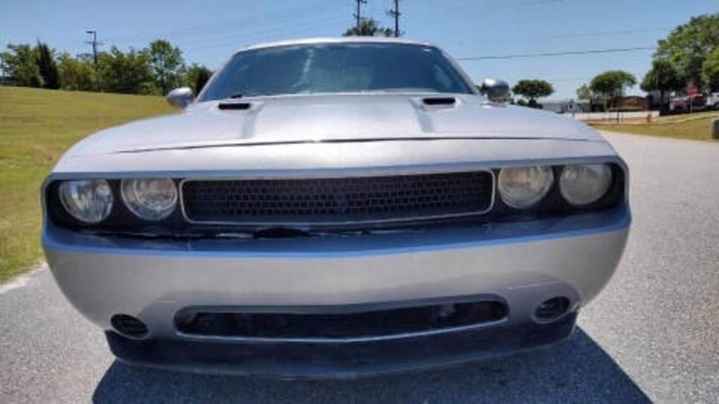 2013 Dodge Challenger SXT photo