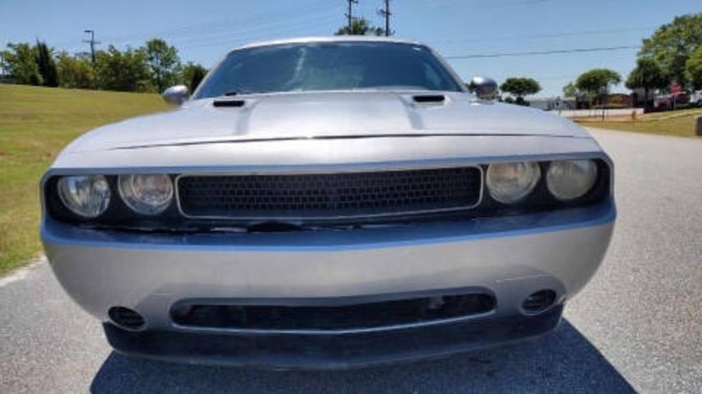 2013 Dodge Challenger SXT photo