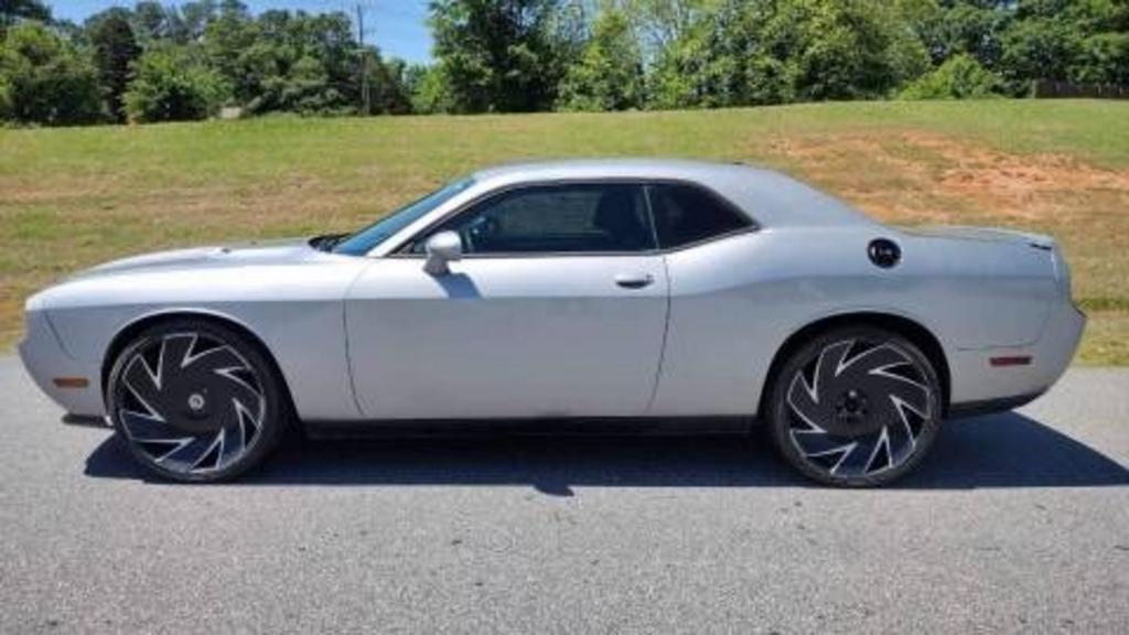 2013 Dodge Challenger SXT photo