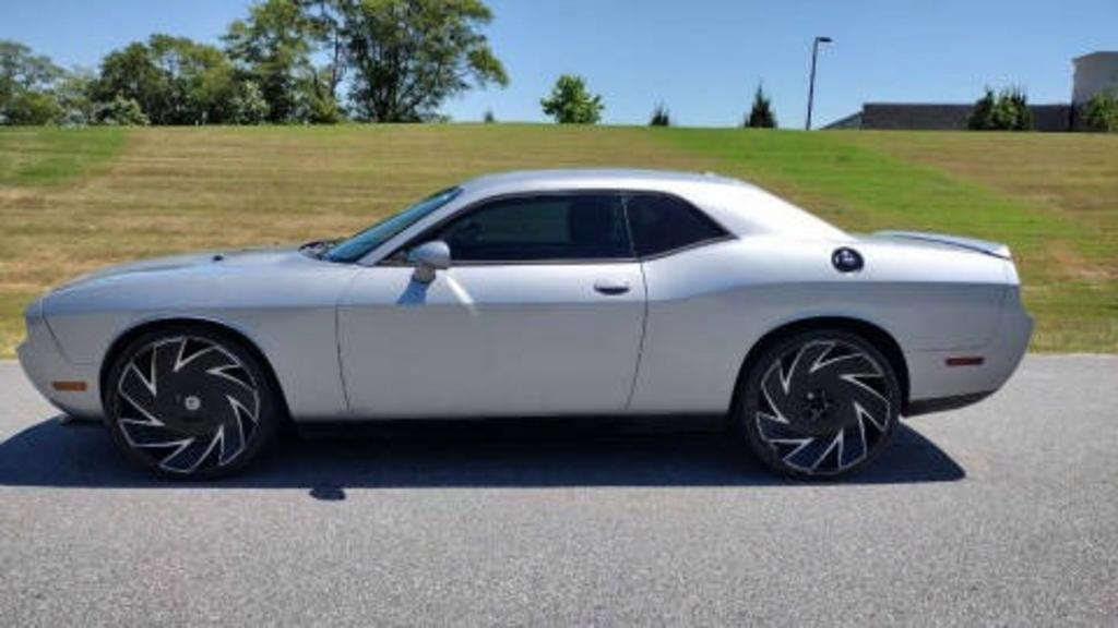 2013 Dodge Challenger SXT photo