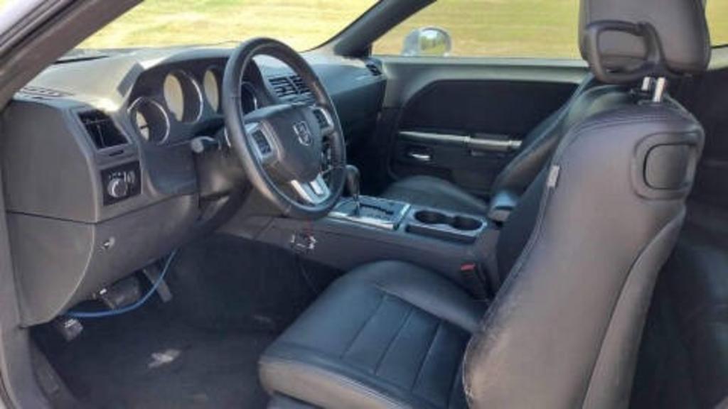 2013 Dodge Challenger SXT photo