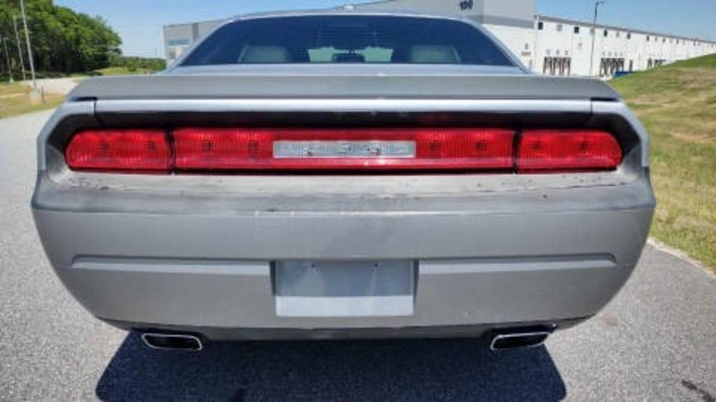 2013 Dodge Challenger SXT photo