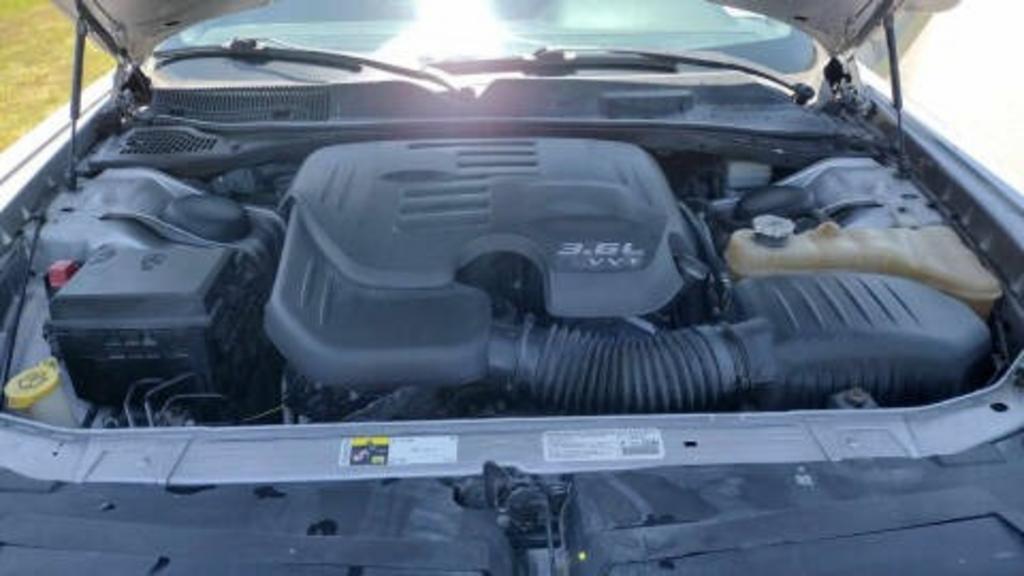2013 Dodge Challenger SXT photo