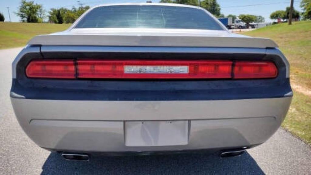 2013 Dodge Challenger SXT photo