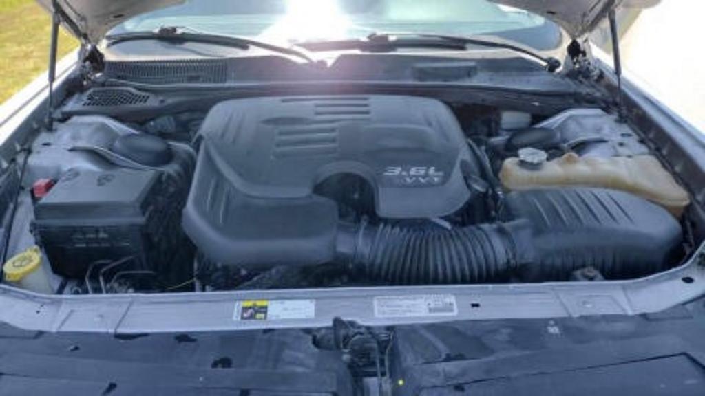 2013 Dodge Challenger SXT photo