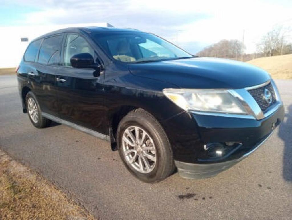 2013 Nissan Pathfinder - $8,995