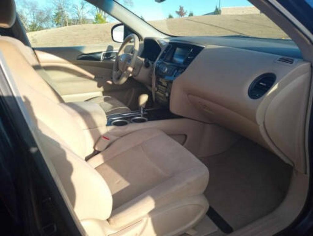 2013 Nissan Pathfinder - $8,995