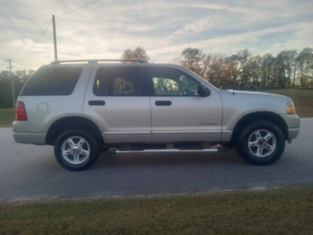 2004 Ford Explorer - $3,921