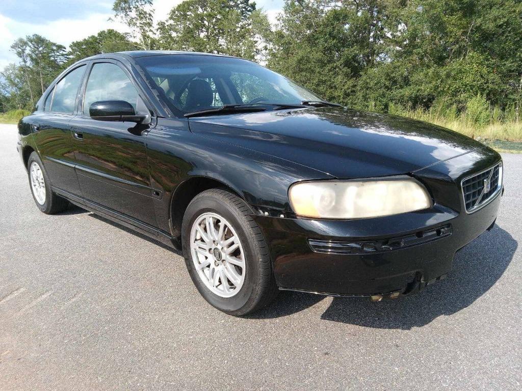 2005 Volvo S60 - $1,800