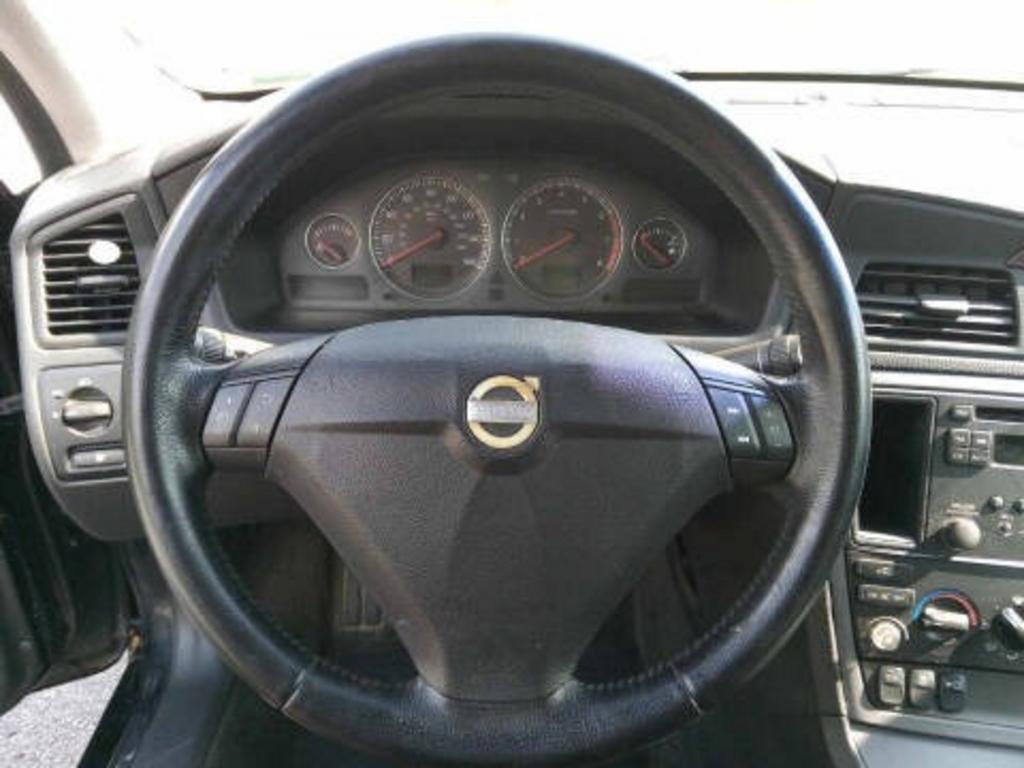 2005 Volvo S60 - $1,800