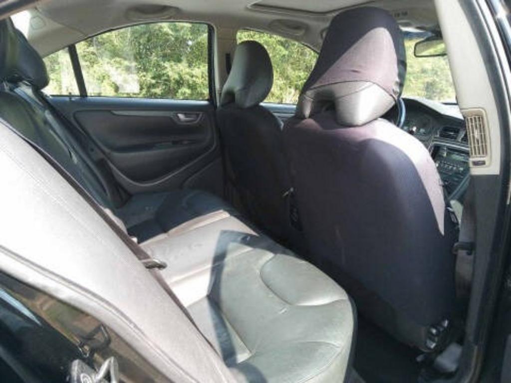 2005 Volvo S60 - $1,800