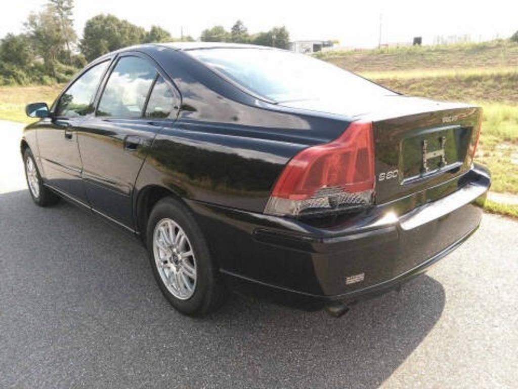 2005 Volvo S60 - $1,800