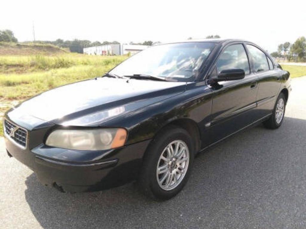 2005 Volvo S60 - $1,800
