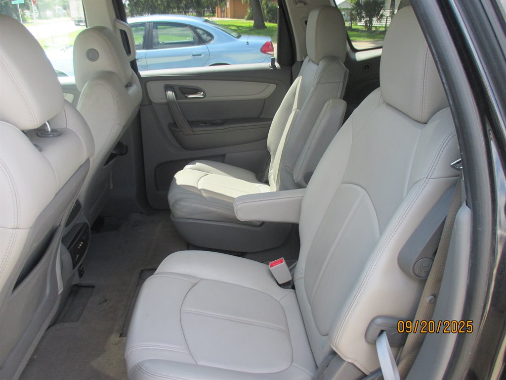 2015 Chevrolet Traverse - $13,995