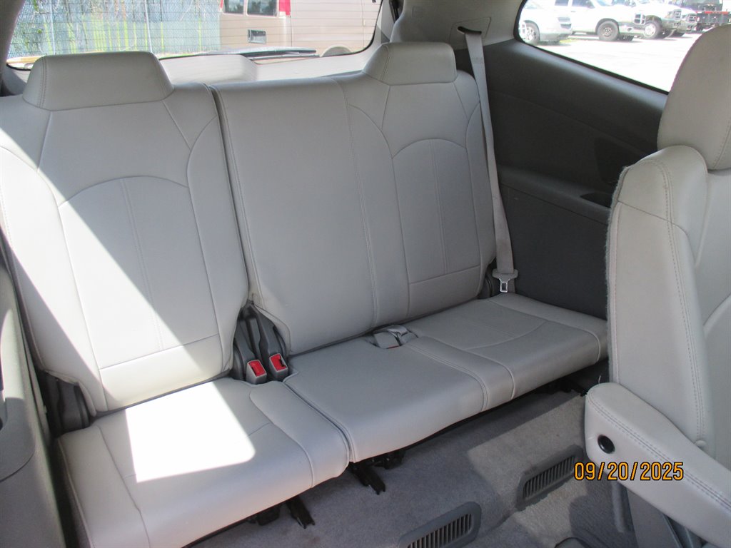 2015 Chevrolet Traverse - $13,995