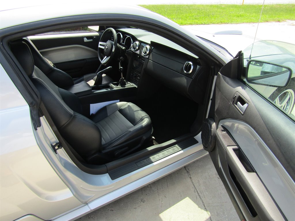 2006 Ford Mustang - $17,995