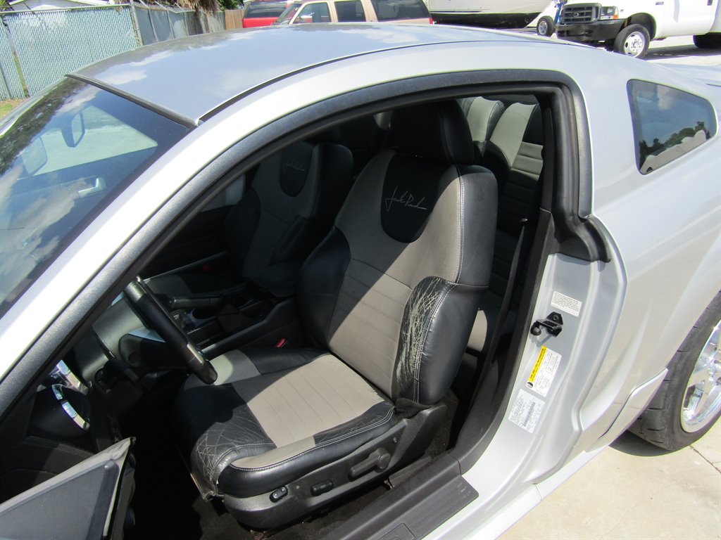 2006 Ford Mustang - $17,995