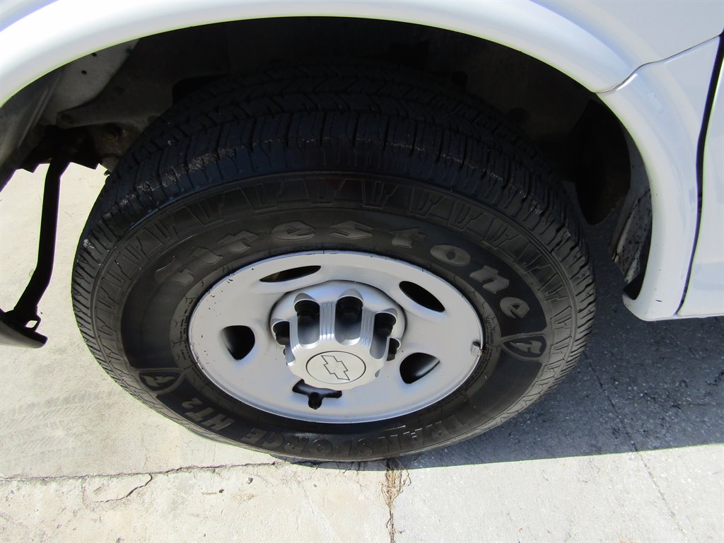 2015 Chevrolet Express - $17,995