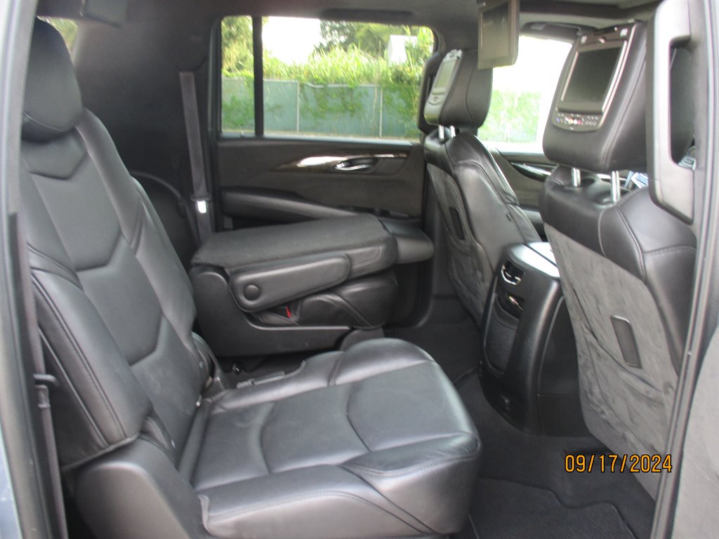 2016 Cadillac Escalade ESV Platinum photo