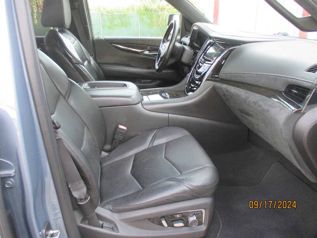 2016 Cadillac Escalade ESV Platinum photo
