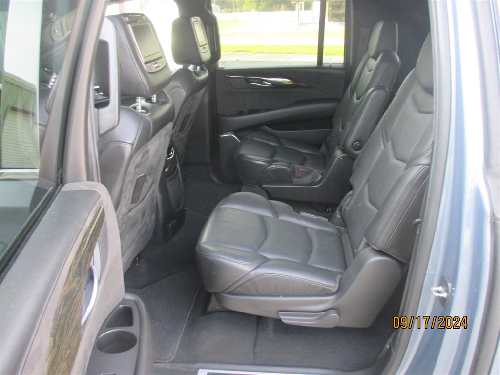 2016 Cadillac Escalade ESV Platinum photo
