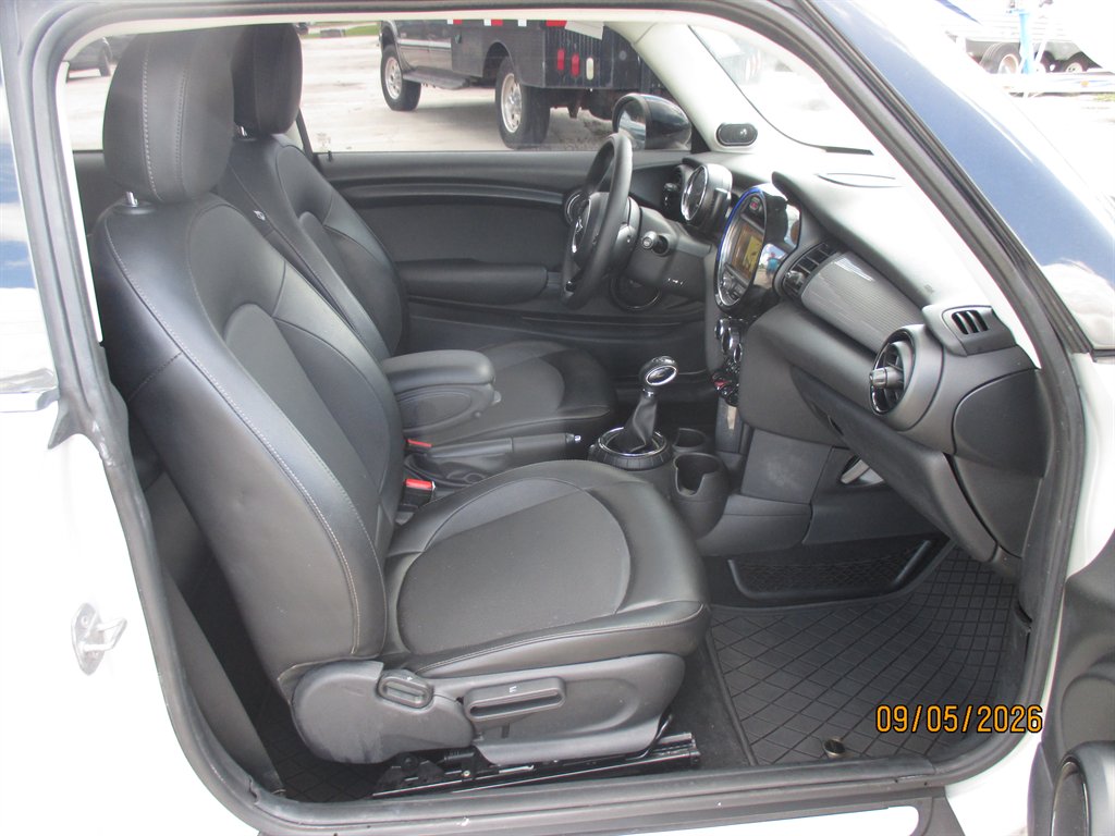 2015 MINI Hardtop - $10,895