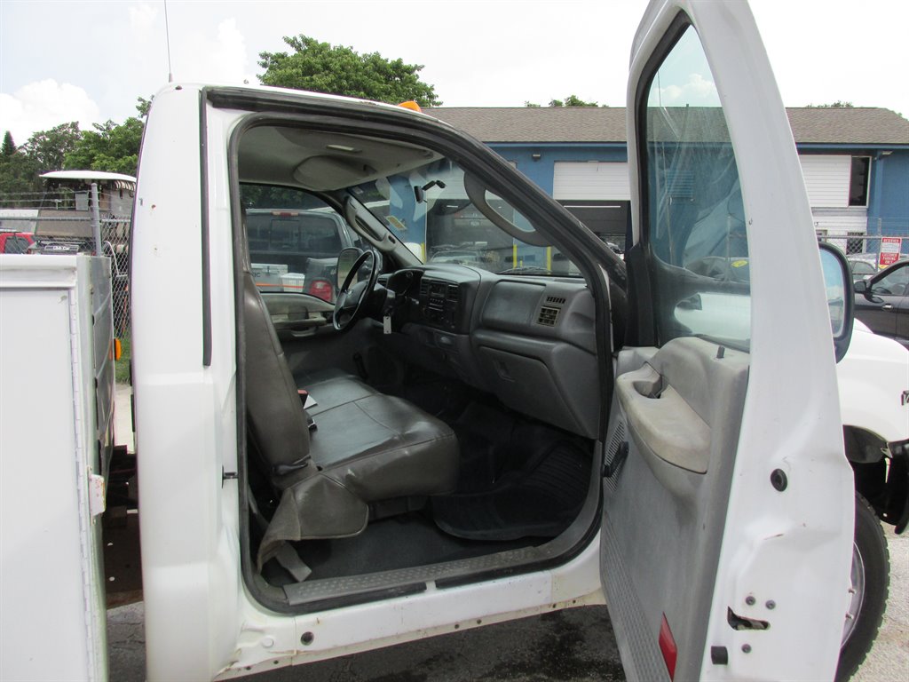 2004 Ford F-450 - $17,995