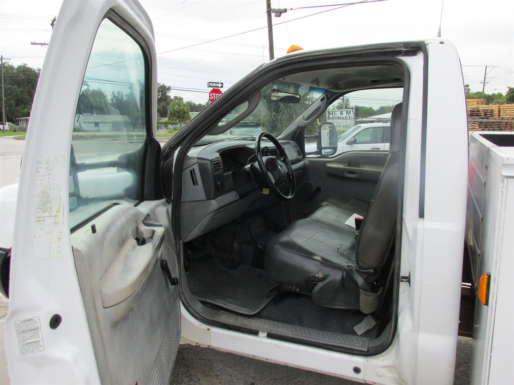 2004 Ford F-450 - $17,995