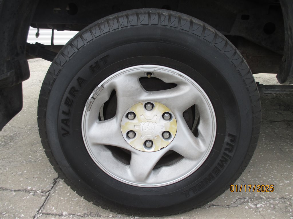 2001 Toyota Tundra SR5 photo