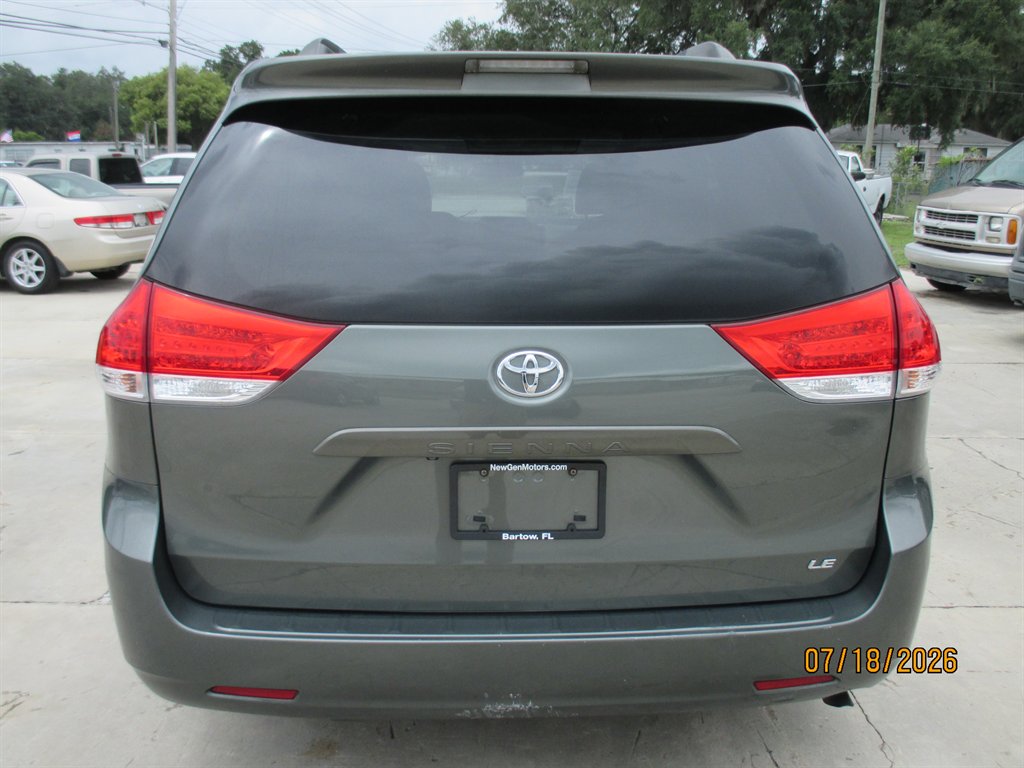 2014 Toyota Sienna - $14,895