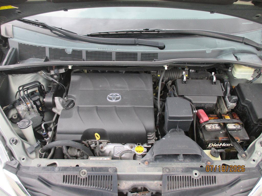 2014 Toyota Sienna - $14,895