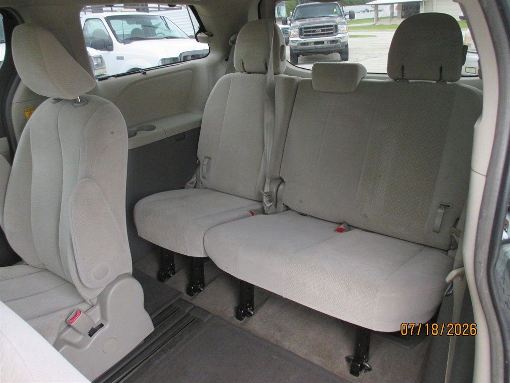 2014 Toyota Sienna - $14,895