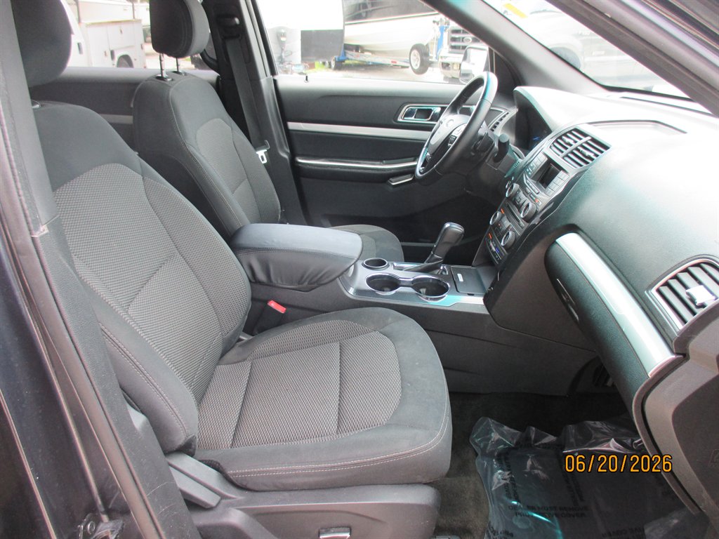 2017 Ford Explorer - $14,895