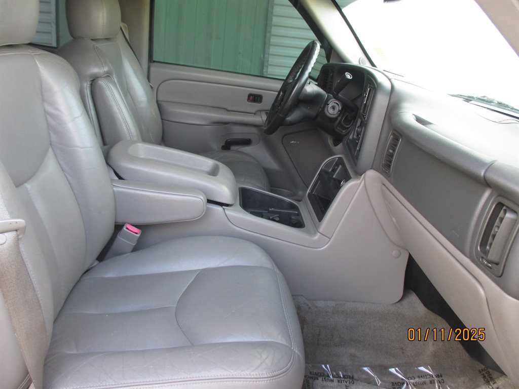 2004 Chevrolet Tahoe LS photo