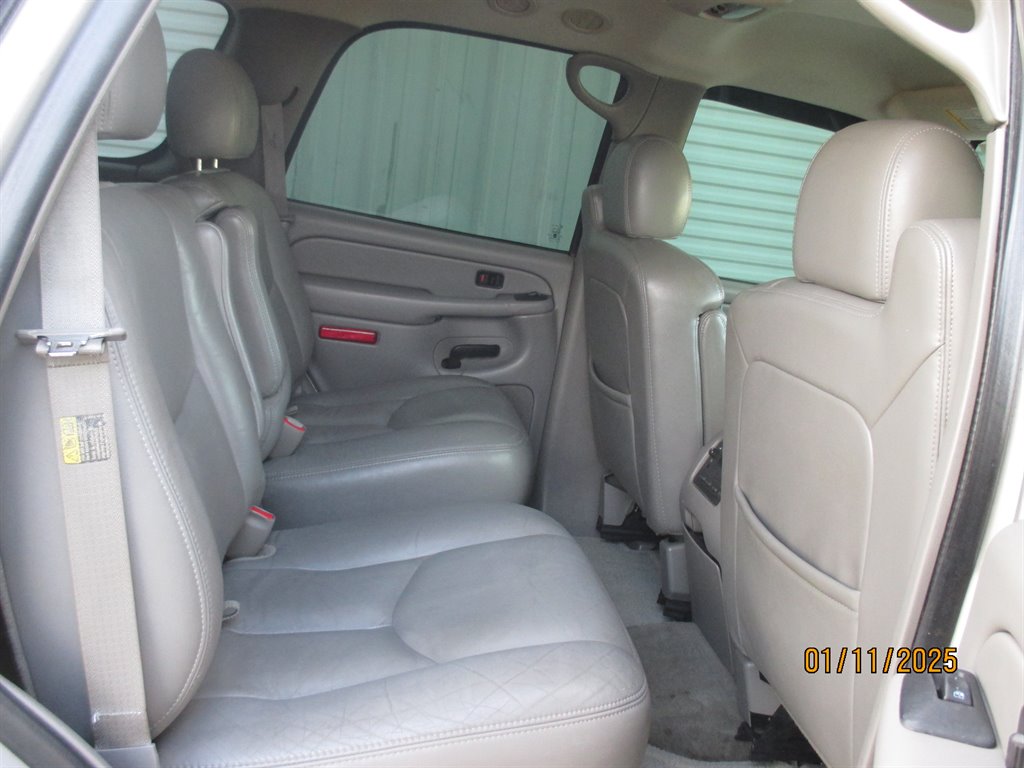 2004 Chevrolet Tahoe LS photo