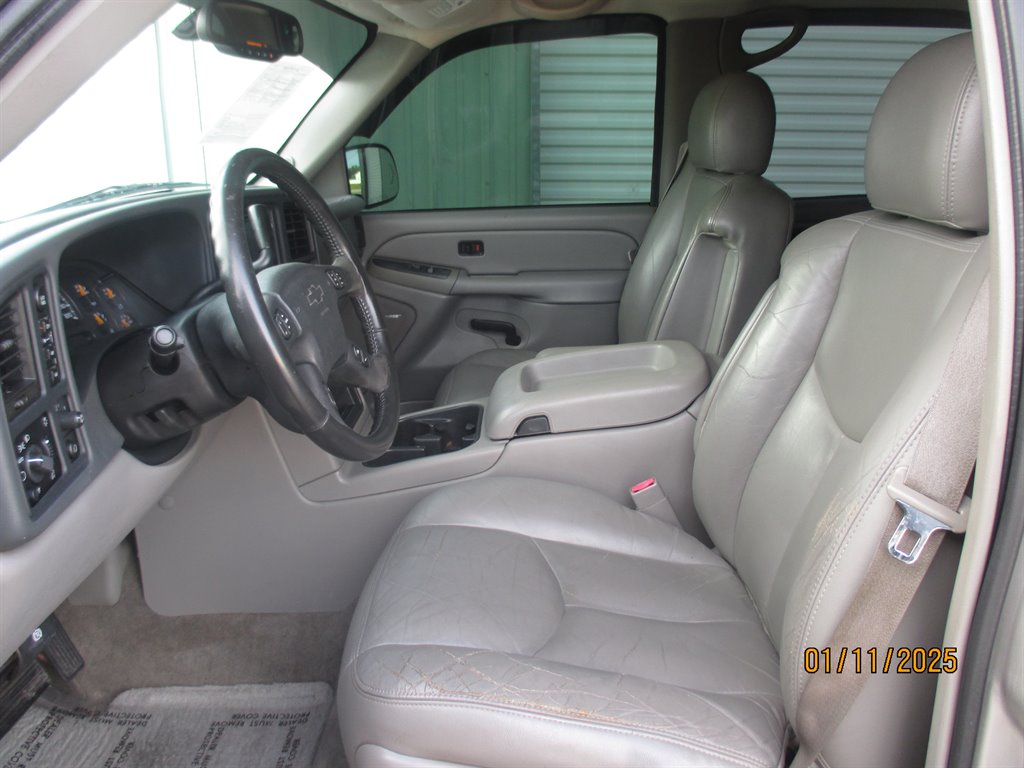 2004 Chevrolet Tahoe LS photo
