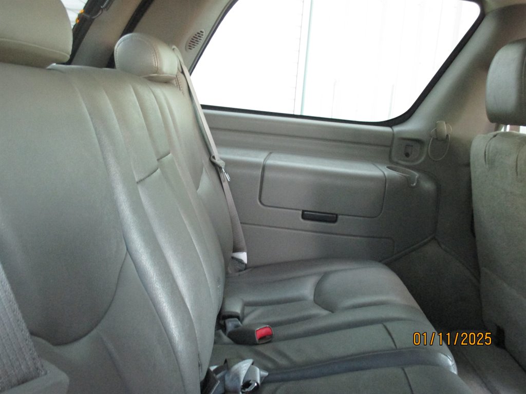 2004 Chevrolet Tahoe LS photo