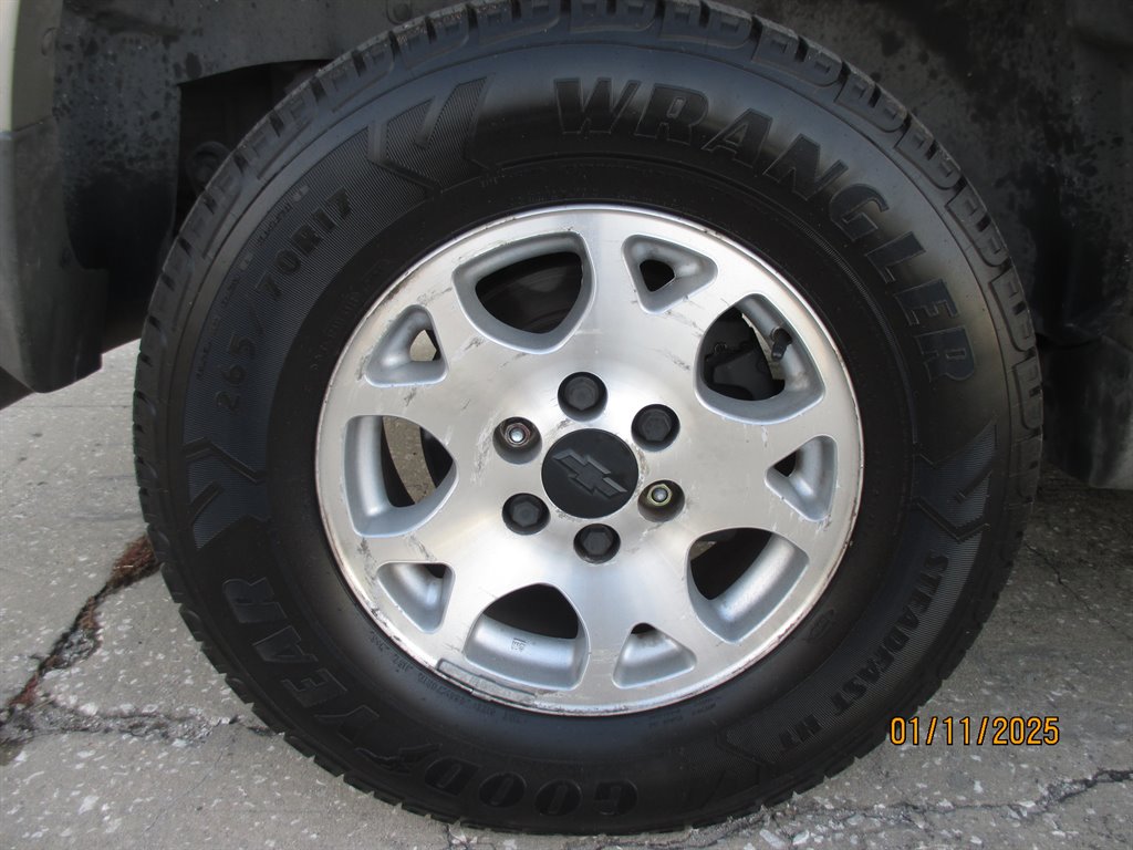 2004 Chevrolet Tahoe LS photo