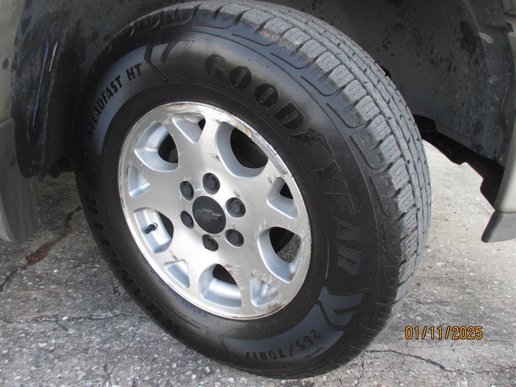 2004 Chevrolet Tahoe LS photo