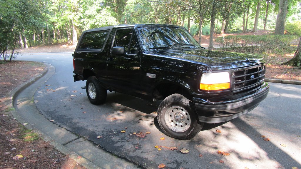 1996 Ford Bronco XLT photo