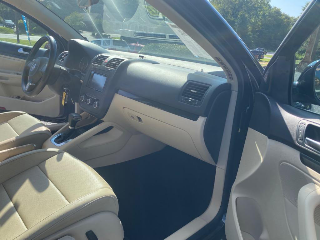 2010 Volkswagen Jetta - $8,995