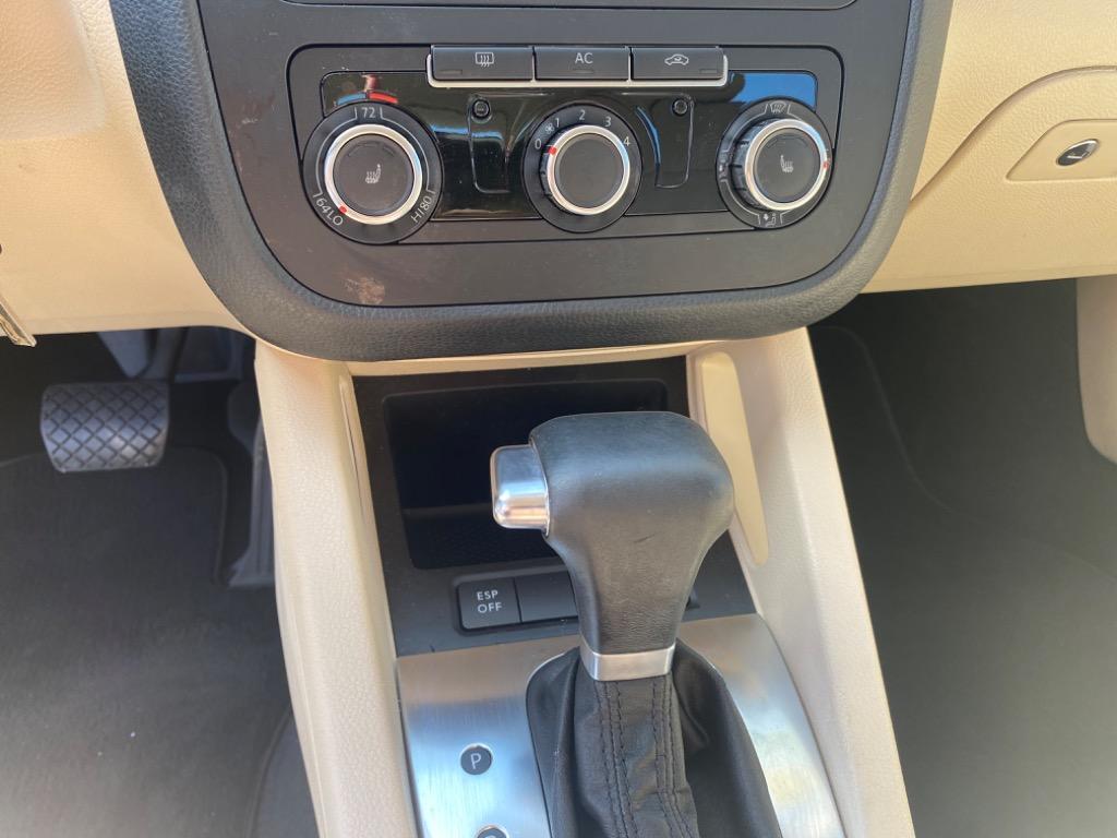 2010 Volkswagen Jetta - $8,995