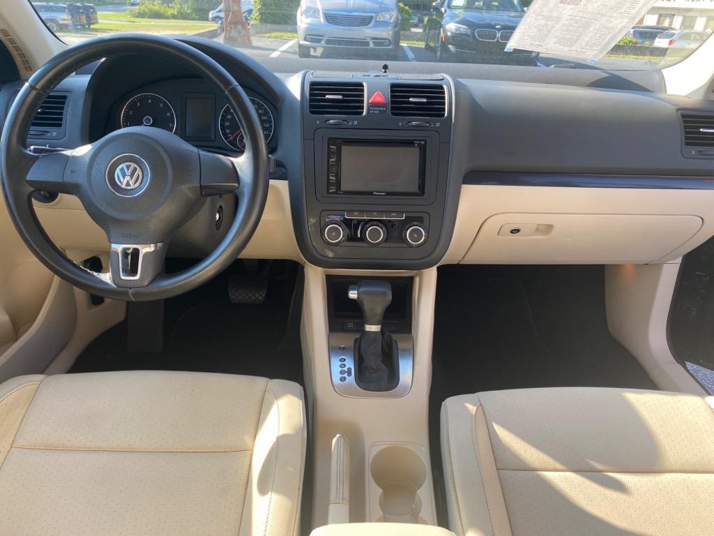 2010 Volkswagen Jetta - $8,995