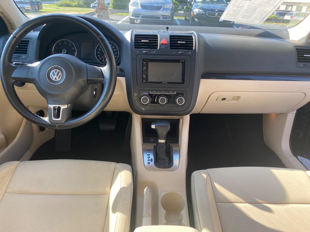 2010 Volkswagen Jetta - $8,995