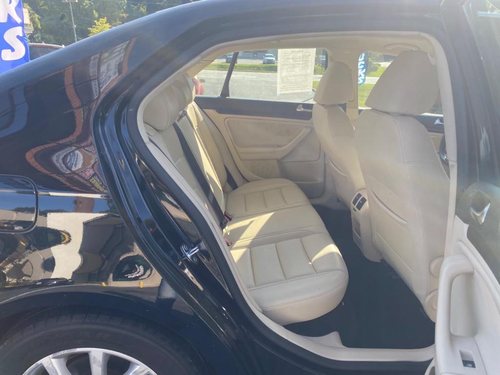 2010 Volkswagen Jetta - $8,995