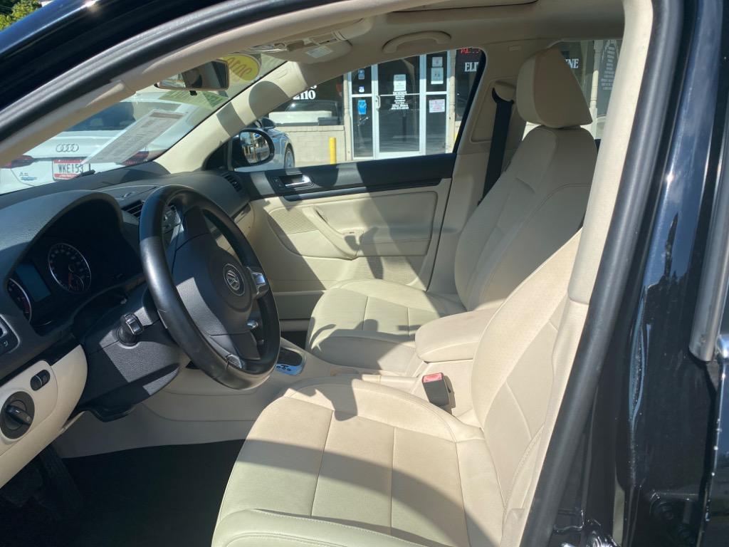 2010 Volkswagen Jetta - $8,995