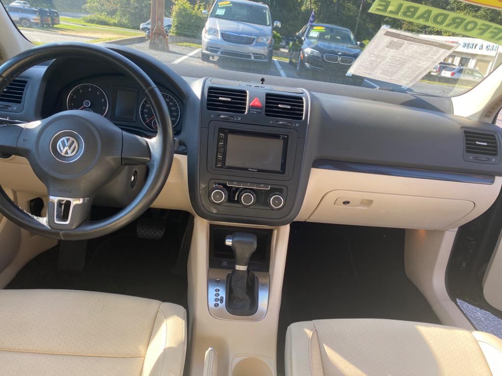 2010 Volkswagen Jetta - $8,995